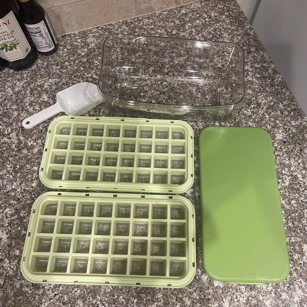 Green and Clear Kitchen Ice Maker and Storage Set